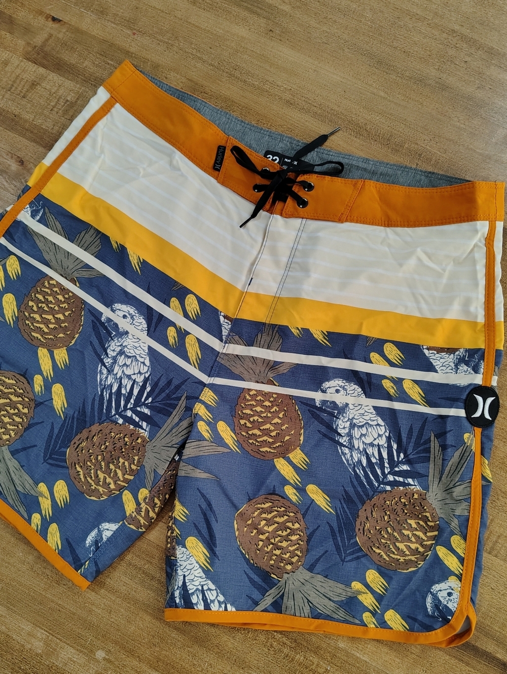 Hurley Phantom Back Bay Tropical Parrot & Pineapple Board Short Size 32